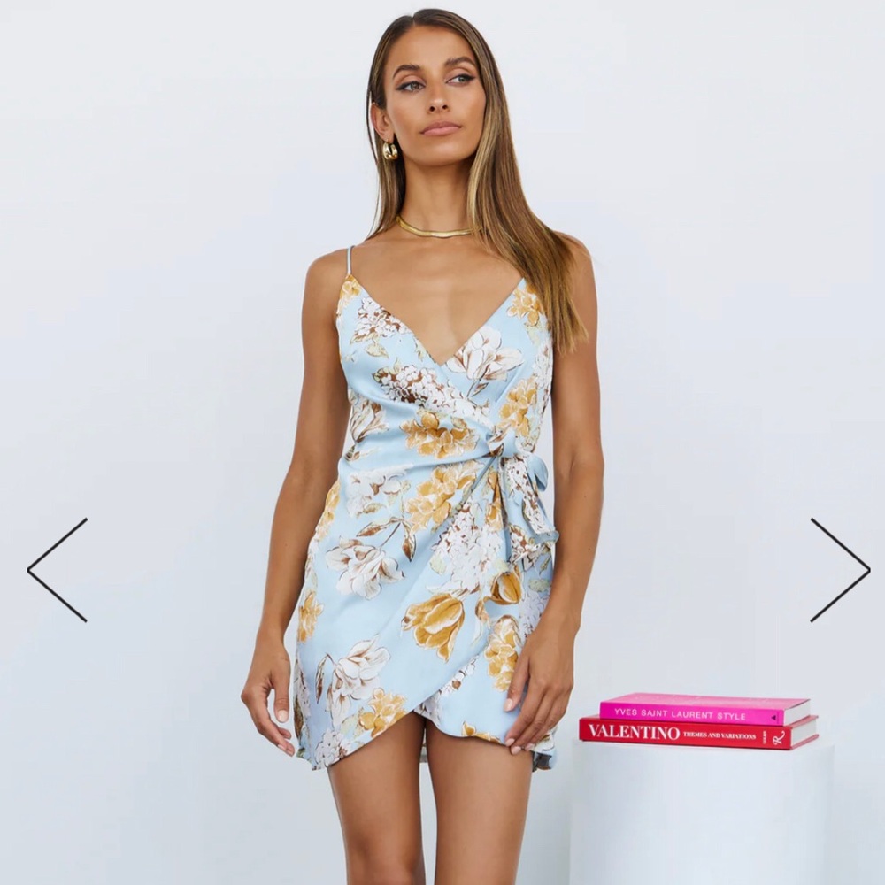 Length from bust to hem of size S: 74cm
Cold hand wash only.
Polyester